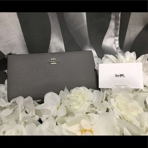 BNWT COACH WALLET/ WRISTLET